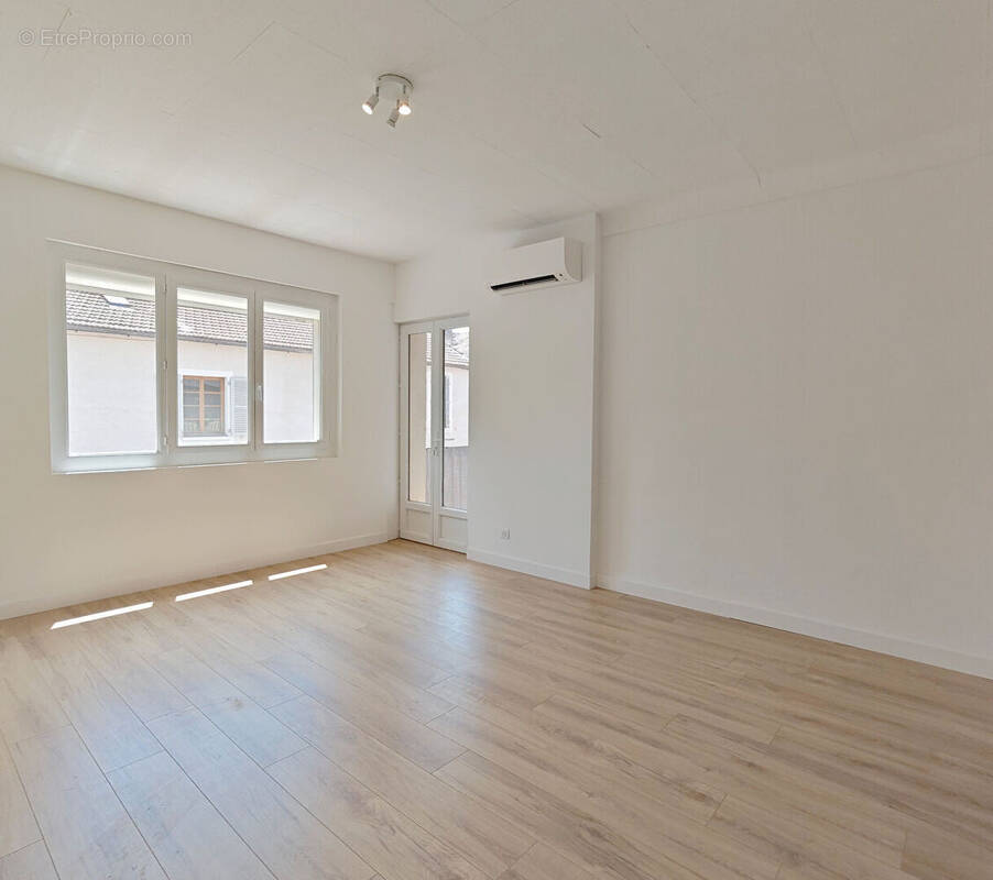 Appartement à SALERNES