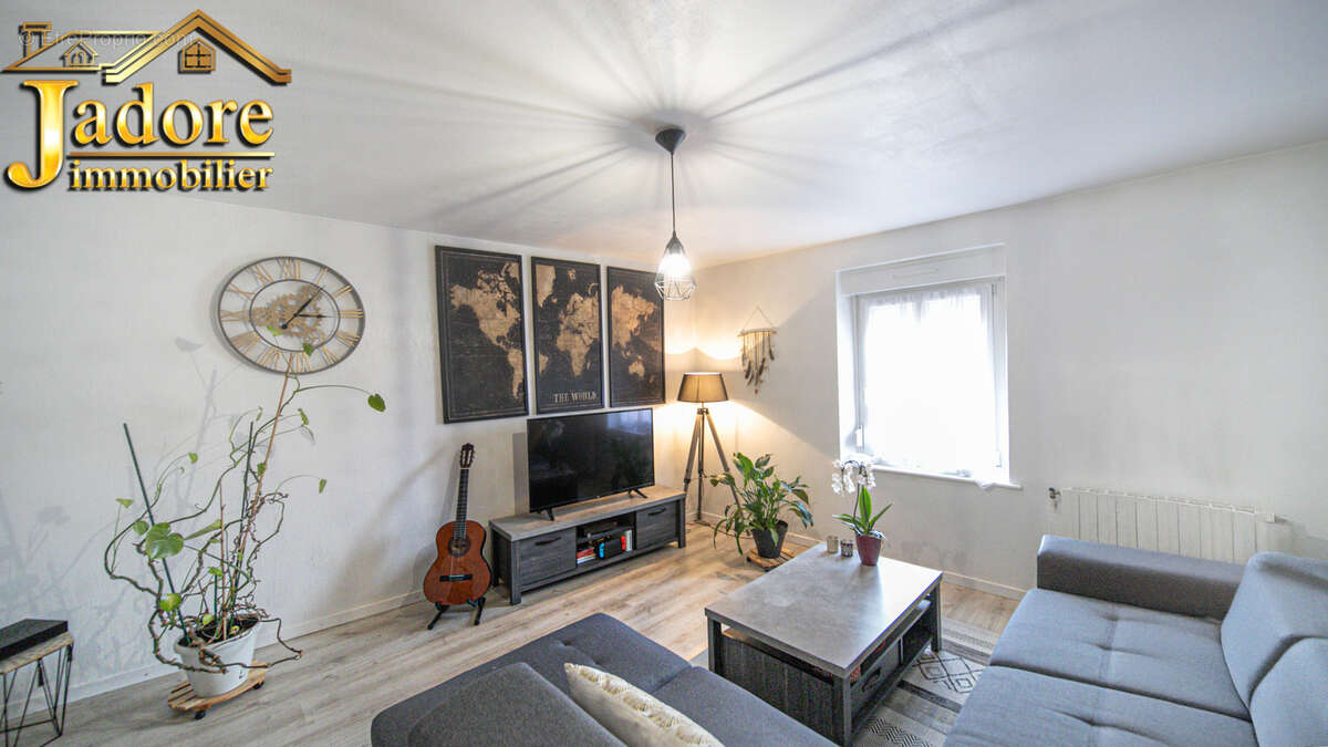 Appartement à ETIVAL-CLAIREFONTAINE