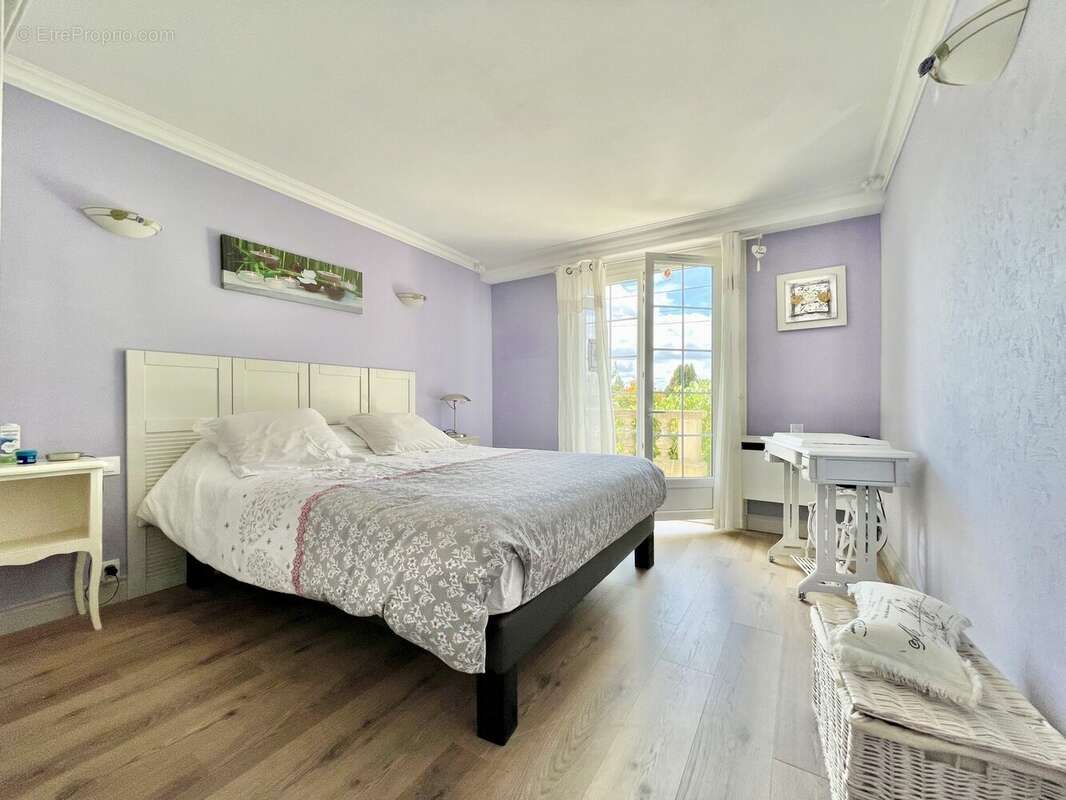 Maison 300 m² à Montfermeil  - photo 4