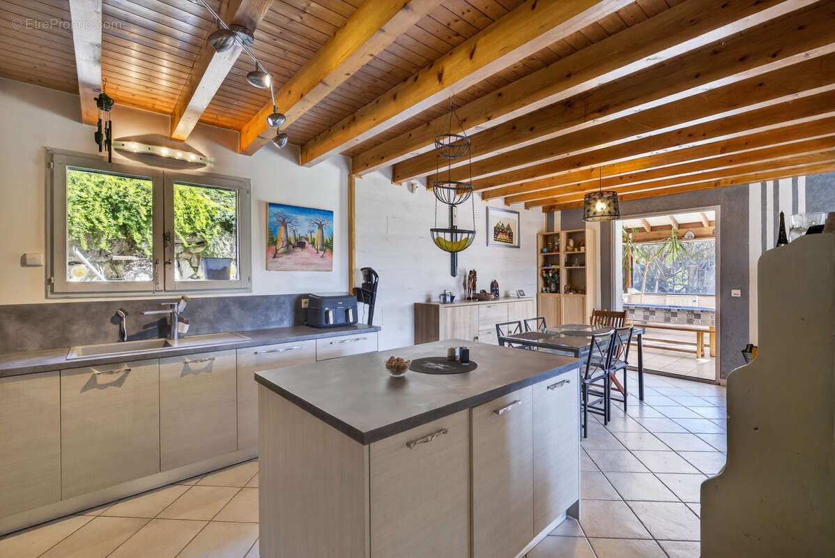 Maison à CLARAFOND-ARCINE