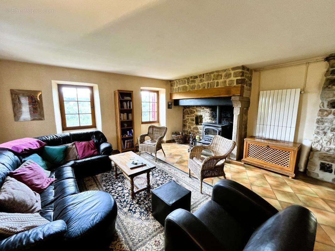 Maison à SAINT-PIERRE-SAINT-JEAN