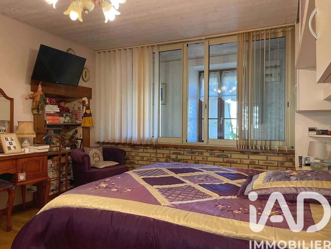 Maison 266 m² à Suaux  - photo 7