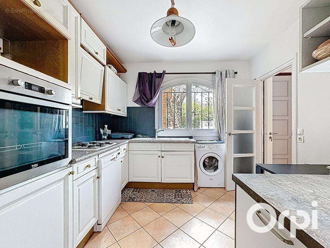 Villeneuve Loubet Maison 4 pièces 110 m2 - piscine - gardien - jardin - stationnement - photo 8