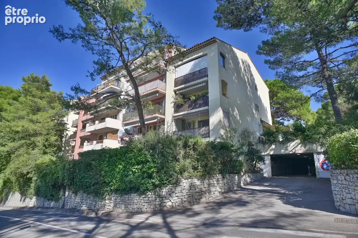 Mougins-le-Haut - 2P avec terrasse, 2 parkings et cave - Place des Arcades - photo 8