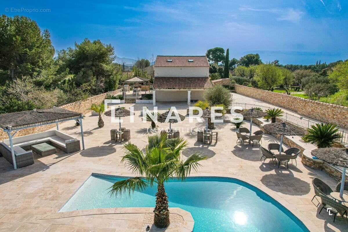 L'IMPRENABLE - Maison T8 de  200m²  + 2 Piscines - Parcelle 1600m² - 13013 Les Médecins - photo 2