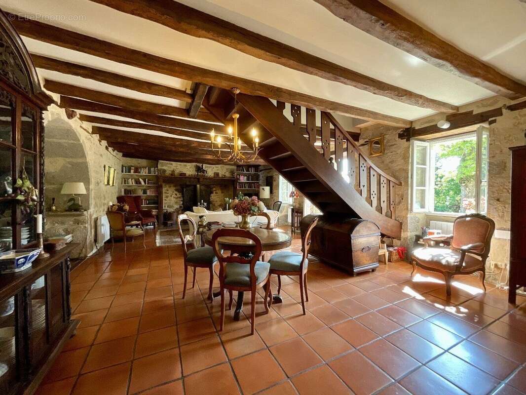 Corps de ferme - 300m2 hab. - 2,5 ha - photo 6
