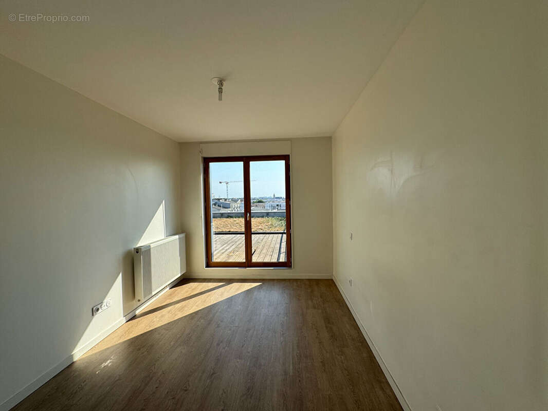 Bordeaux Chartrons / Bassins à Flots - Appartement T5 de 101.45 m² avec terrasse/jardin de 87m² et parking couvert - photo 6
