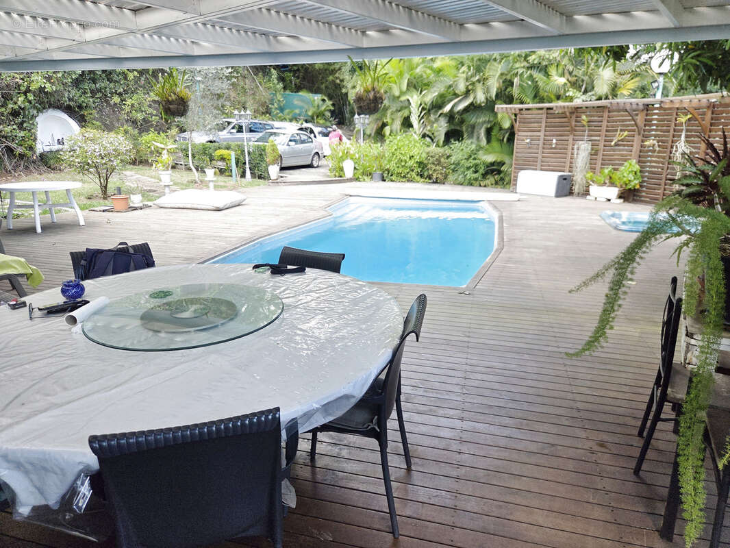 A vendre à La Montagne, villa créole F4-5 + bungalow - photo 3