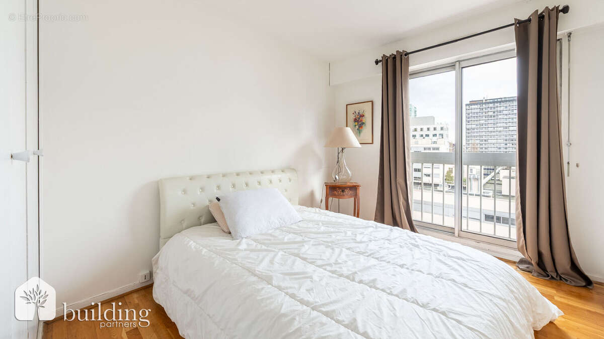 Appartement à COURBEVOIE
