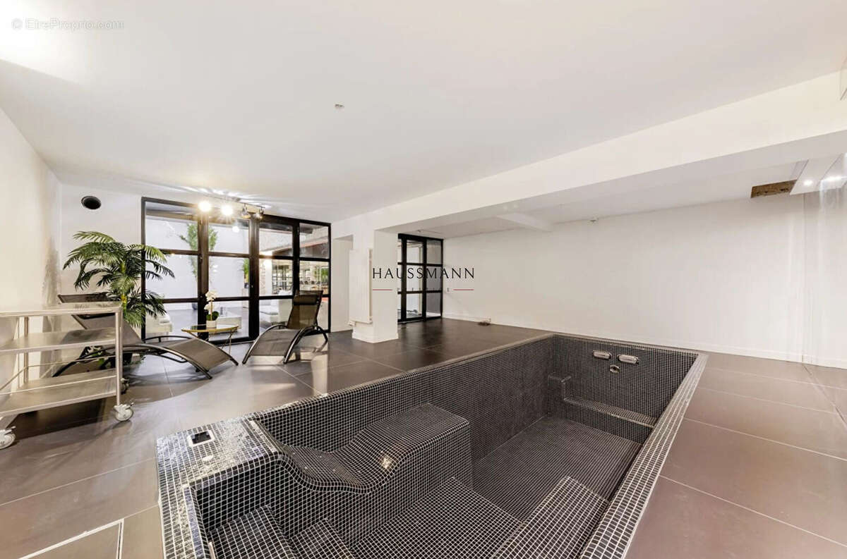 Appartement à NEUILLY-SUR-SEINE