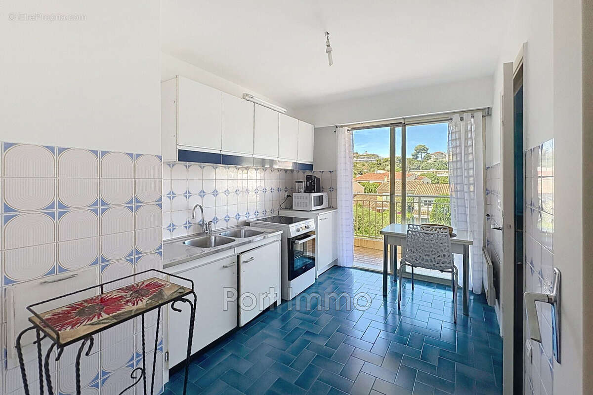 Appartement à SAINT-LAURENT-DU-VAR