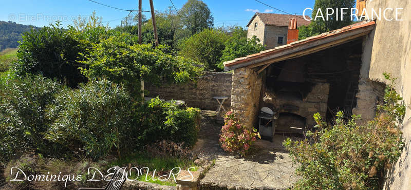 Maison à SAINT-MICHEL-DE-CHABRILLANOUX