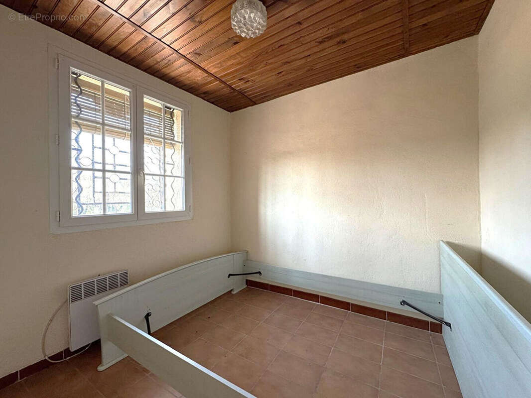 Appartement à BAGNOLS-SUR-CEZE