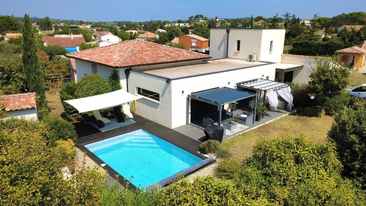 Maison à SAINT-HILAIRE-DE-BRETHMAS