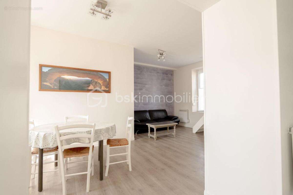 Maison à LA CHAPELLE-SAINT-MARTIN-EN-PLAINE