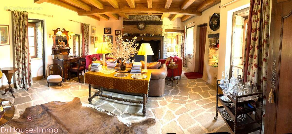 Maison à SAINT-YRIEIX-LA-PERCHE