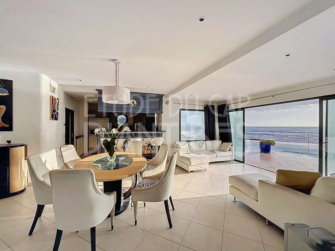 Maison à ROQUEBRUNE-SUR-ARGENS