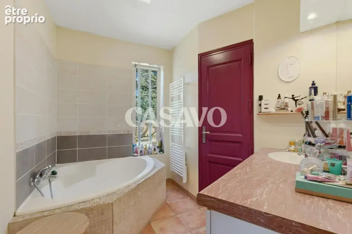 Vente Maison 7 pièces de 162m² - 13840 Rognes - photo 19