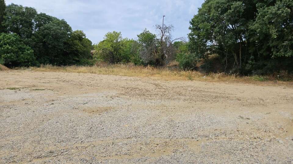 Terrain 409 m² à Cadenet  - photo 2