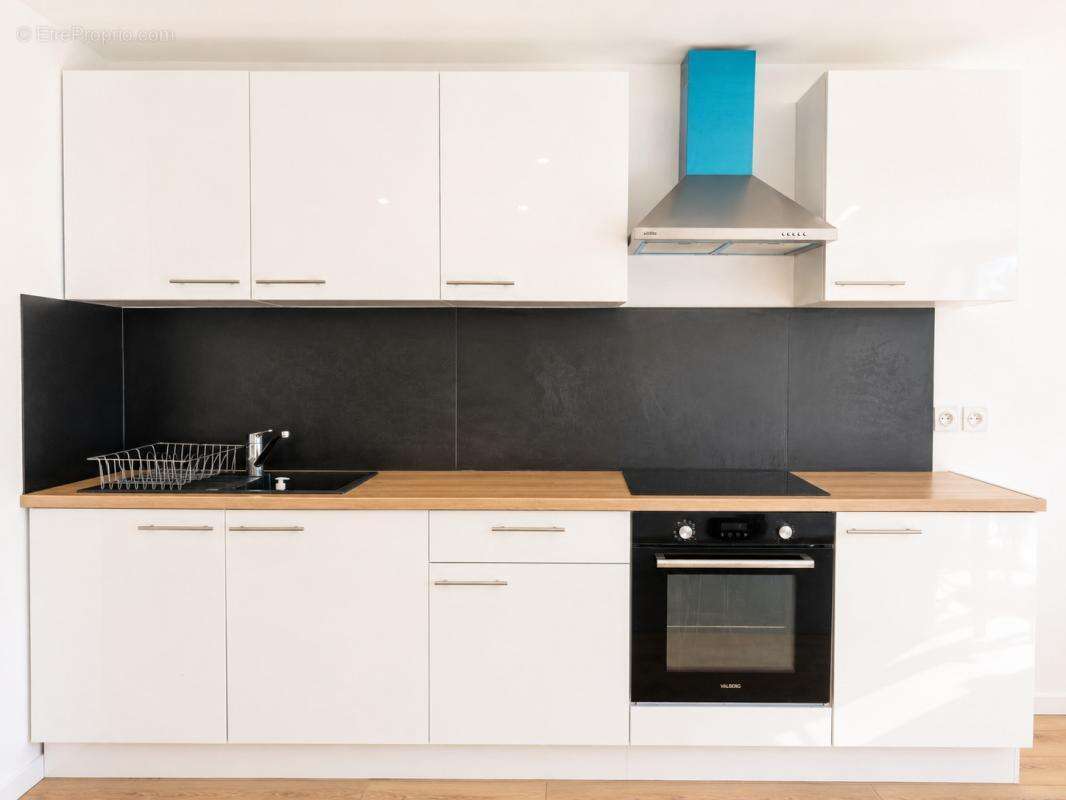 Gratte ciel - 4 chambres - entierement renove - photo 2
