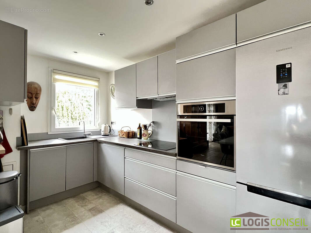 Appartement à FRESNES