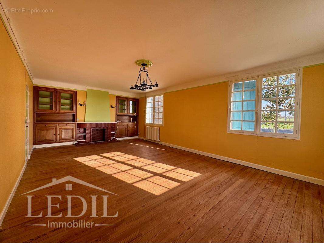 Maison à VIC-FEZENSAC