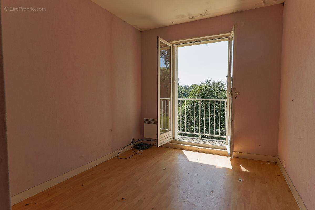 Maison - 128 m² - Isigny-le-Buat (50) - photo 4