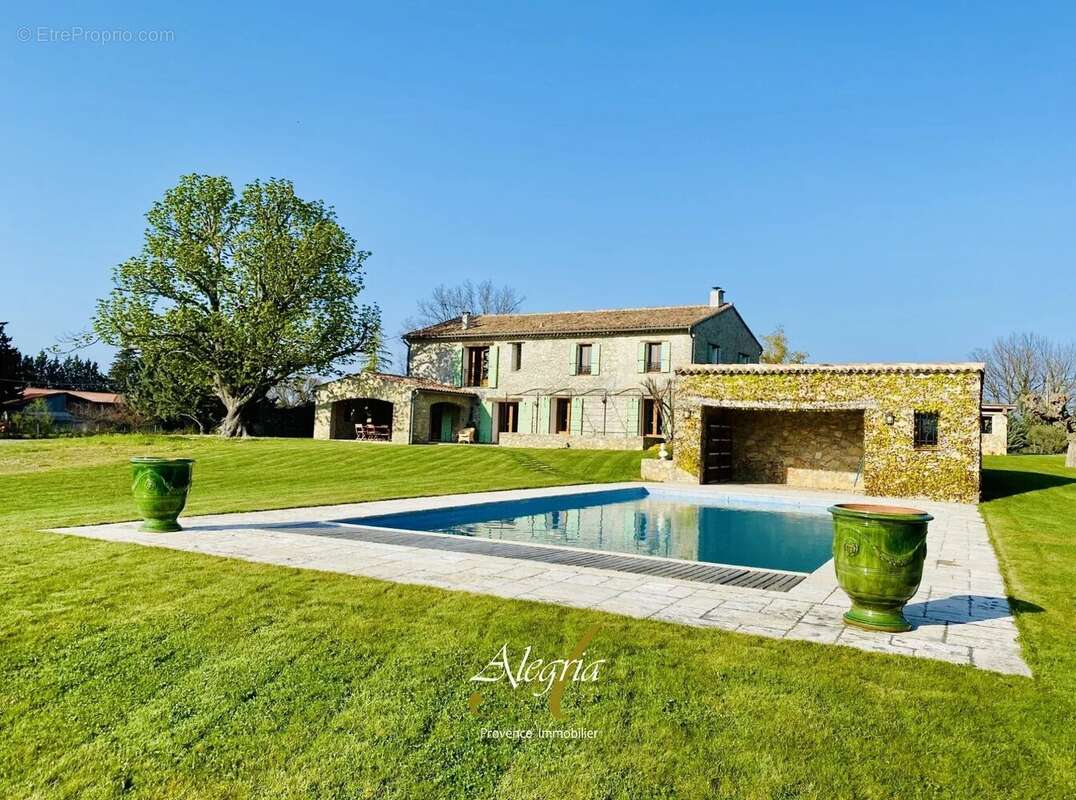 Maison à FOX-AMPHOUX