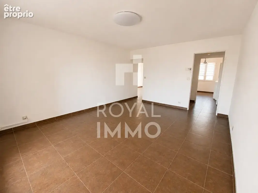 Appartement type 3 avec terrasse - sanary sur mer - photo 2