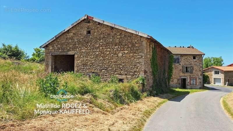 Maison à rénover avec grange en pierre, source et 7 000 m² de terrain - Saint Gervais Sous Meymont (63) - photo 20