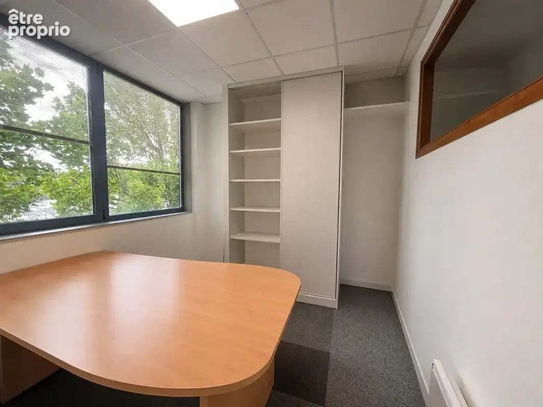 Photo Commerce à Vannes au prix de 898 368€