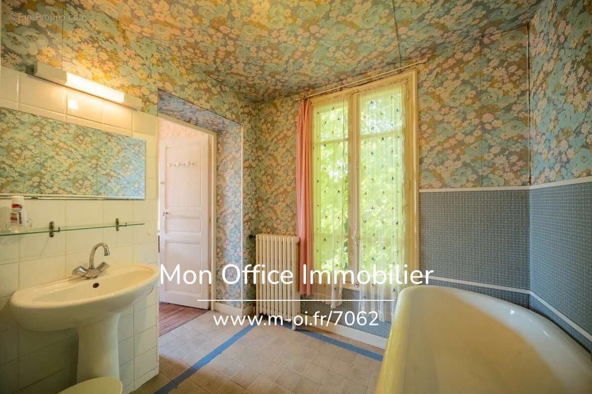 Référence : 7062-MTE - Maison bourgeoise de 1904 - centre ville - jardin de 1492 m2 - photo 4