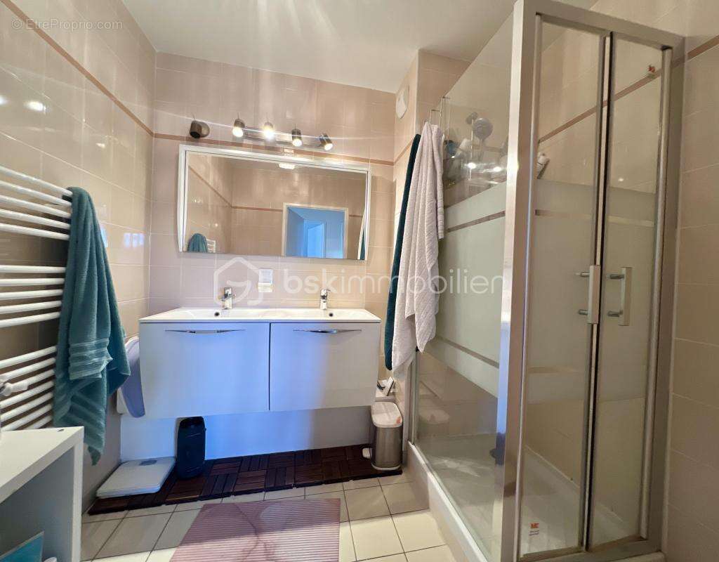 Appartement à VERT-SAINT-DENIS