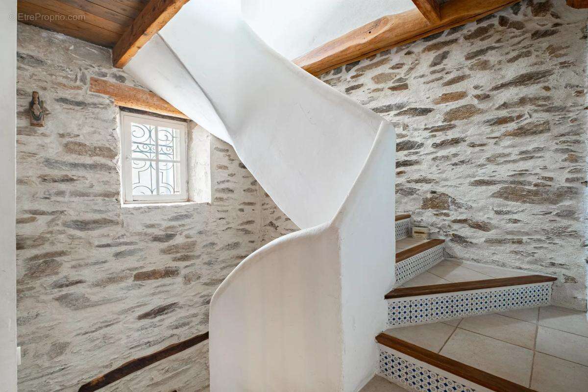 Maison à LA GARDE-FREINET