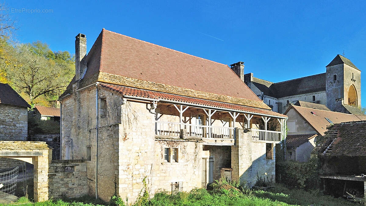 Maison à SAINT-AMAND-DE-COLY