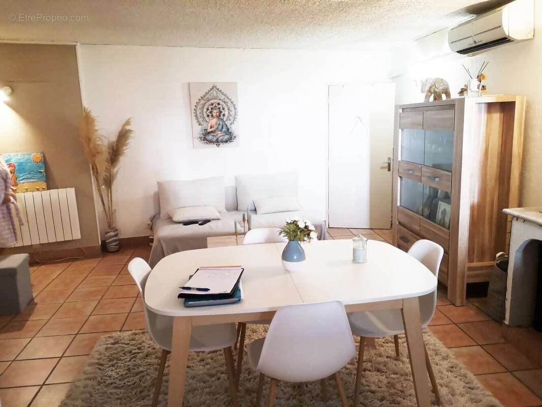 Appartement à SALERNES