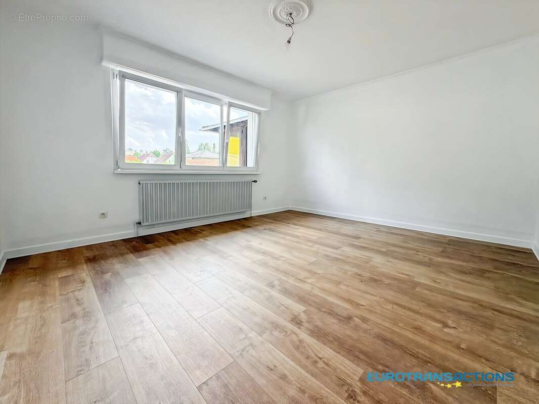 Villa de Plain-pied de 176m² sur 9,80 ares - photo 8