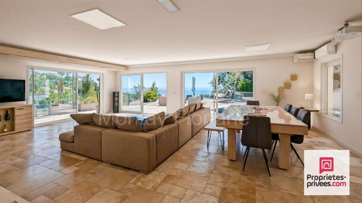 Maison à ROQUEBRUNE-SUR-ARGENS