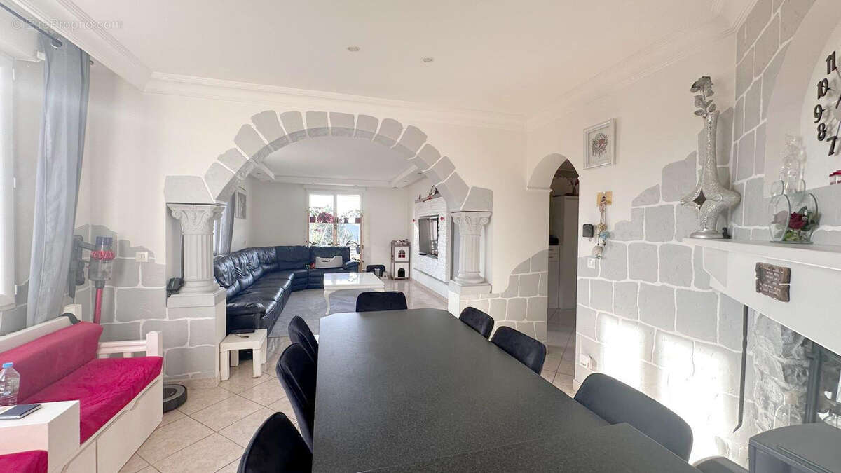 Appartement à VETRAZ-MONTHOUX