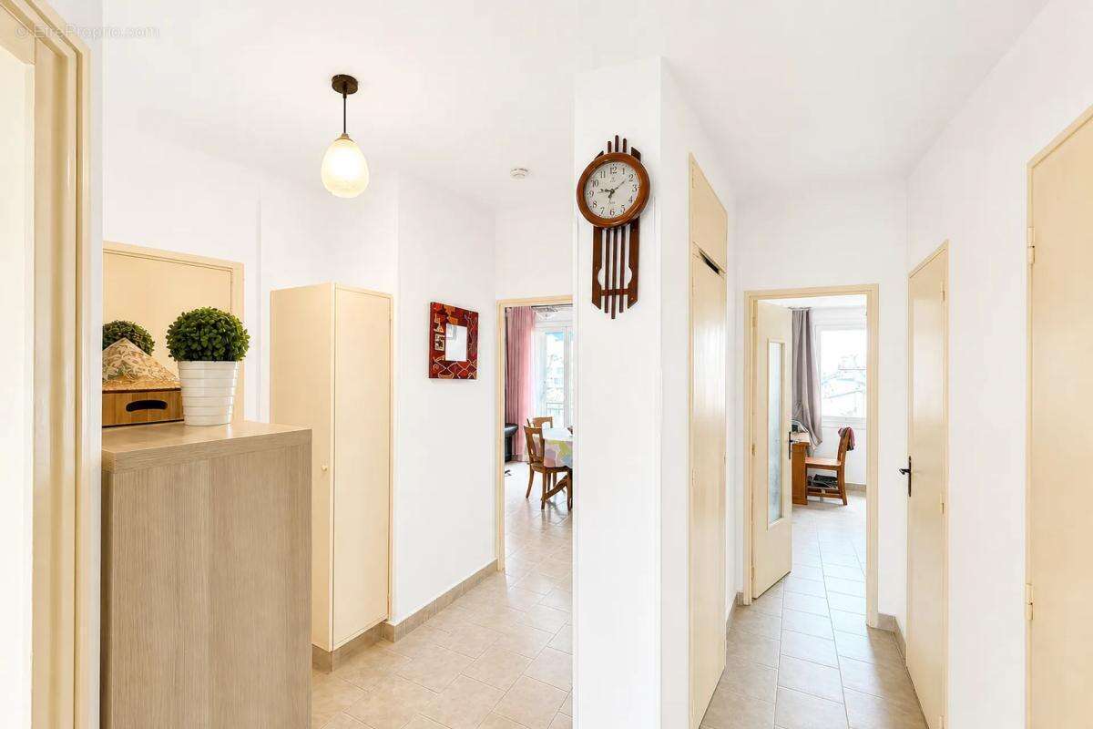 Appartement à MARSEILLE-4E