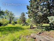 Terrain à VEYRE-MONTON