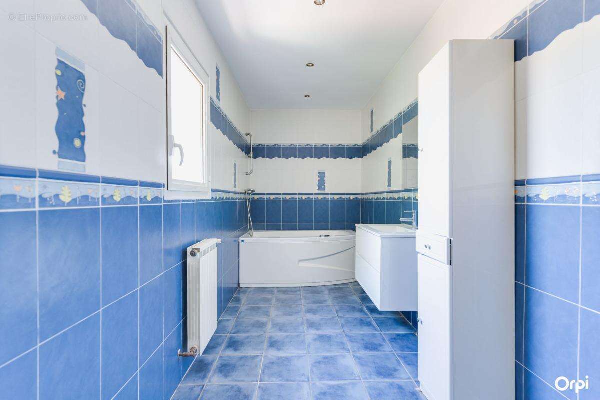 Maison familiale de 205 m² avec piscine – La Ciotat - photo 24