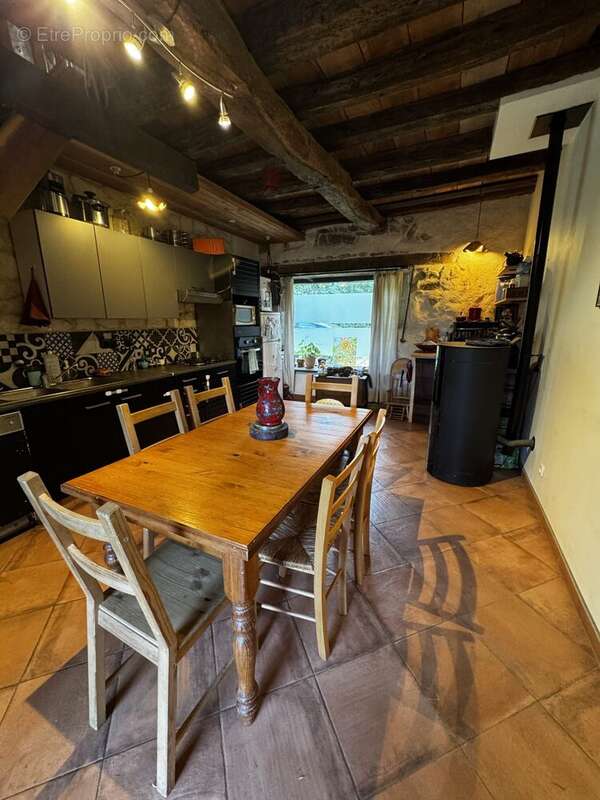 Maison à EGLISENEUVE-PRES-BILLOM