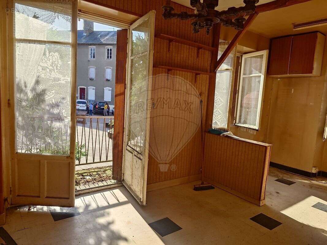 Maison à LUZY