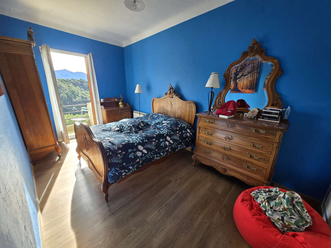 Appartement à LA ROQUETTE-SUR-VAR
