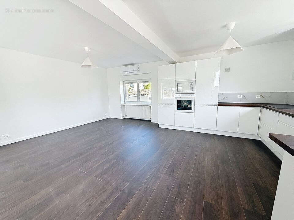 FAMECK   Maison mitoyenne rénovée de 87 m2 - 3 chambres sur 5,59 ares   265 000,- € - photo 5