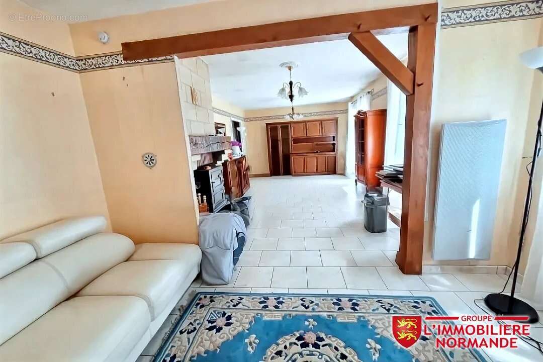 Maison à SAINT-PIERRE-DES-FLEURS