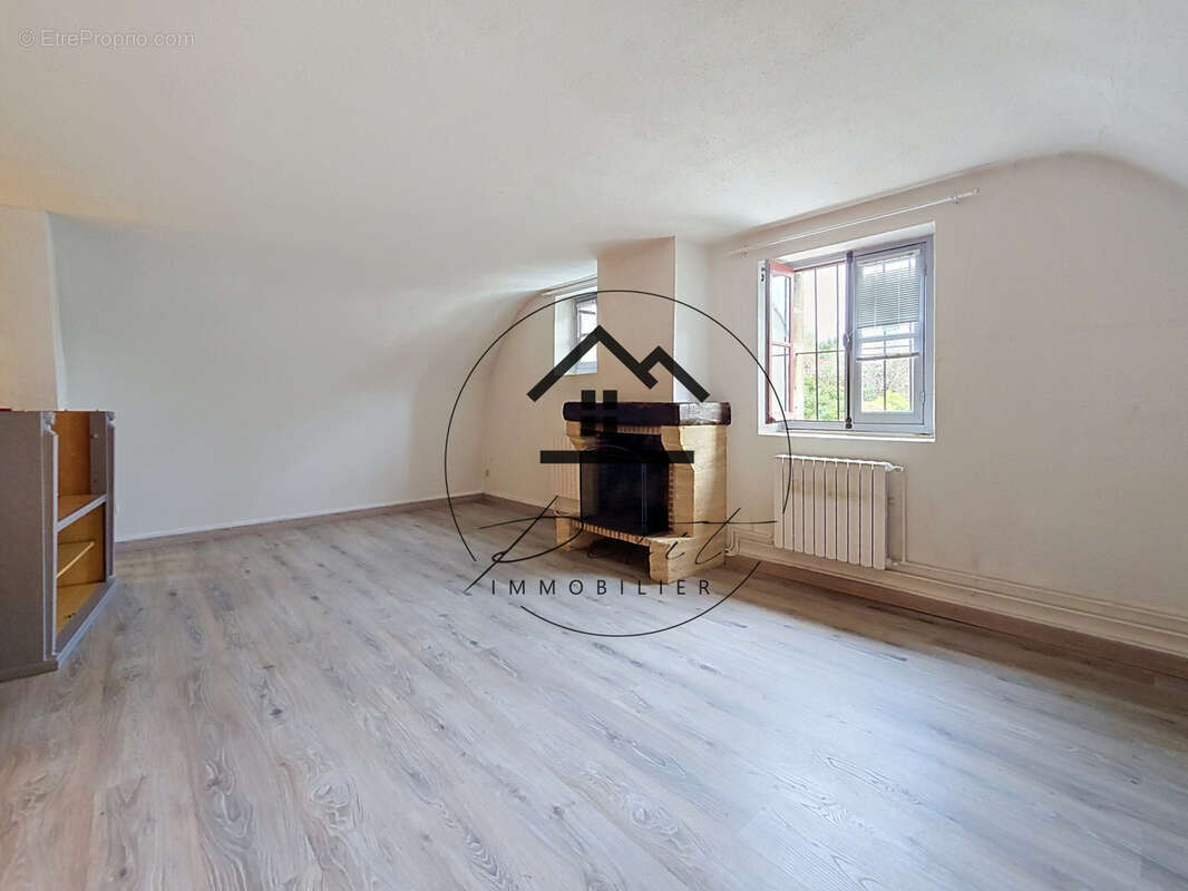 Appartement à MOUY