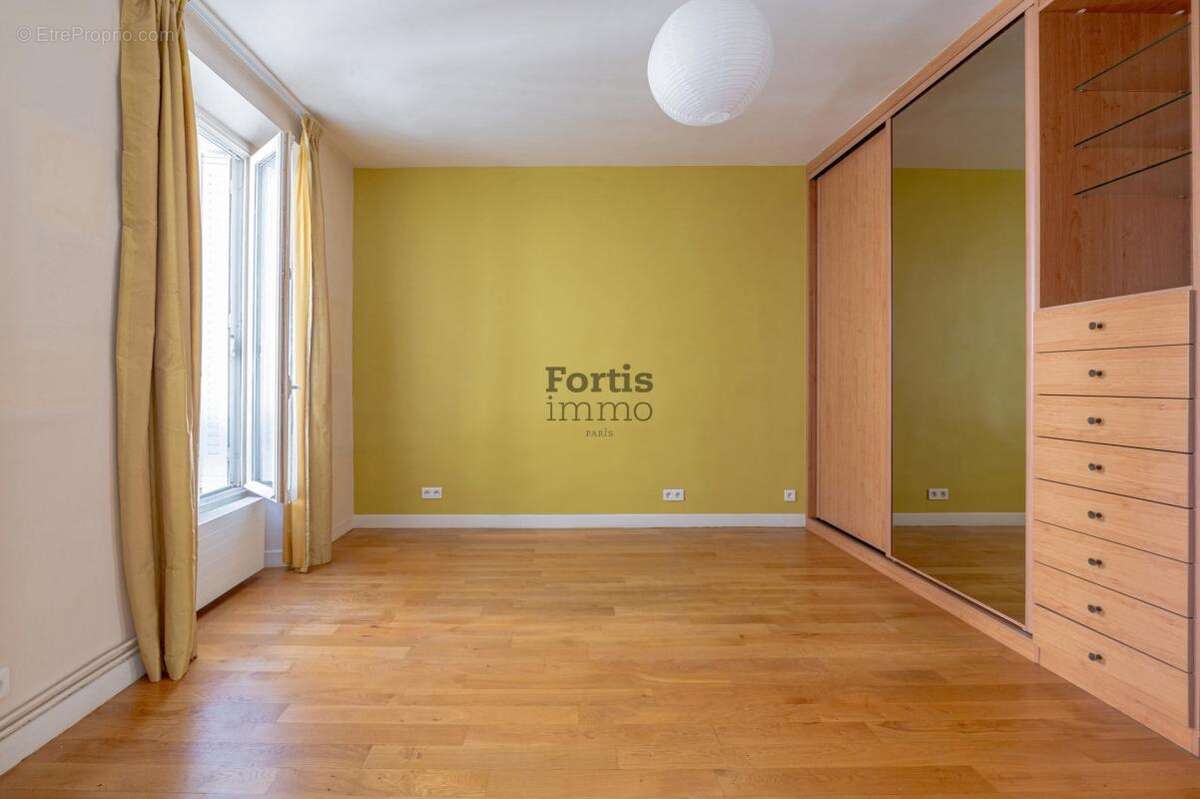 Appartement à PARIS-14E