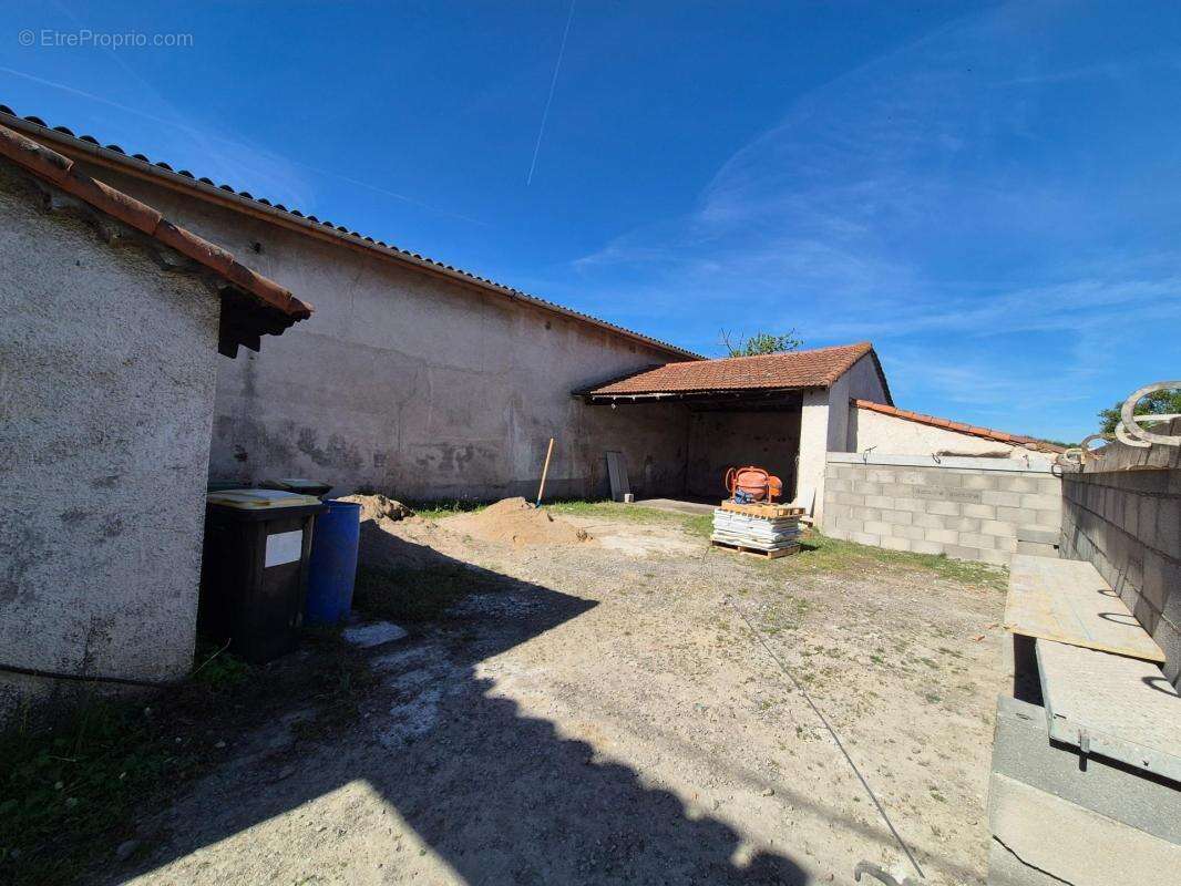 Appartement à VEAUCHE